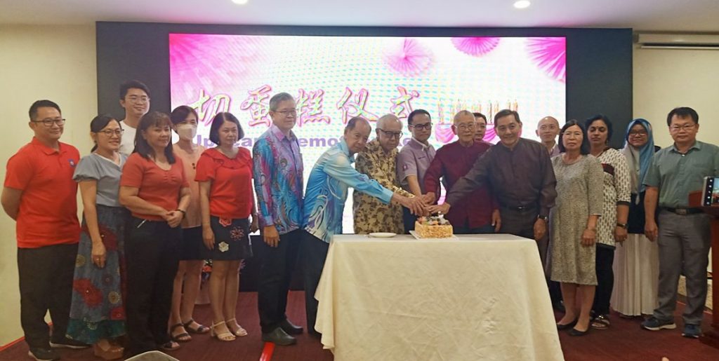 胡恩林:调薪是对教职员的肯定 盼吸引新血进深斋任教