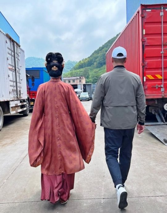 胡杏儿老公扬言娶妾侍 网民竟被闪瞎