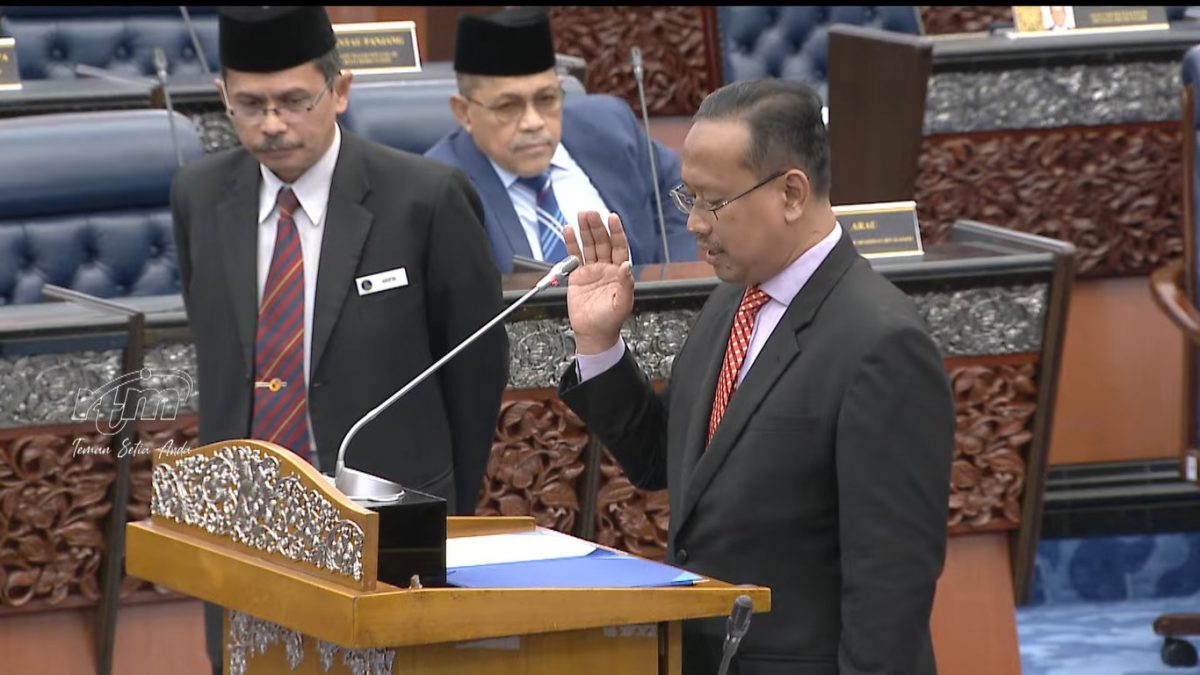 苏海山和聂阿都宣誓就职