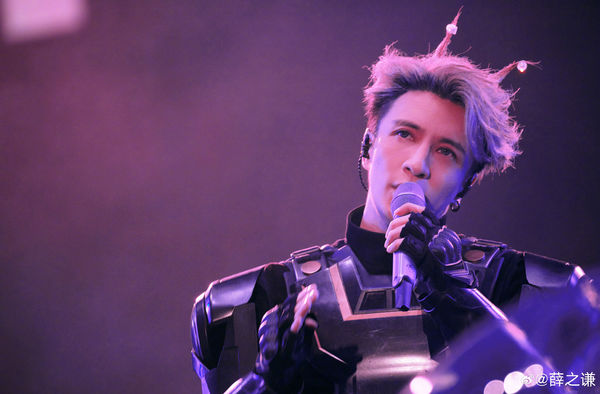 薛之谦高烧39度唱不了 宣布退票赔偿粉丝机票住宿费