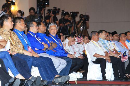 行动党/出席的团结政府成员党代表