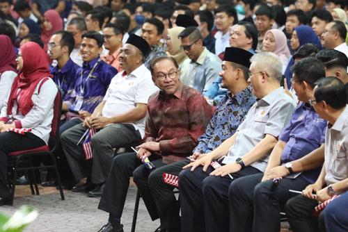 补图//全国:安华在马来西亚工艺大学出席“新山遇见安华