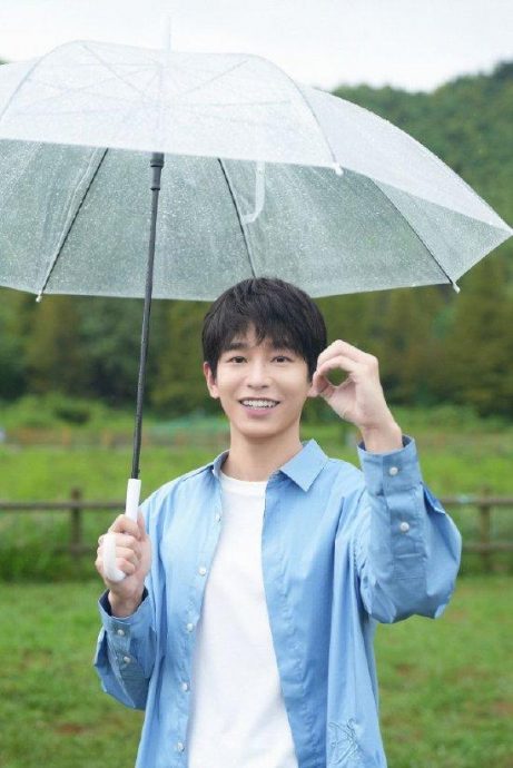 被爆劈腿网红玩通宵 彭昱畅:那是我女友!