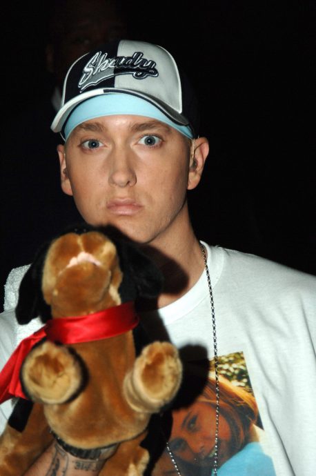 被疯传车祸逝世17年 伊米能是复制人?