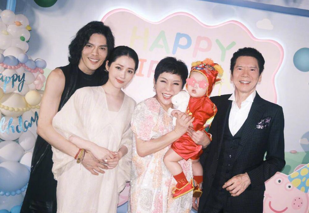 被问干嘛不躺平花钱 向佐吐心酸网狂赞