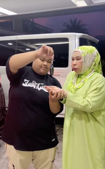  视频|18岁女儿送50万豪车  粉红女商：她用现金买的！