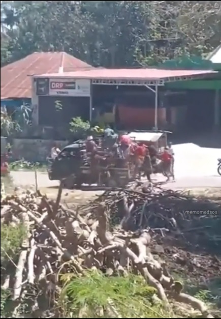视频|“抢新娘”习俗变真掳人！女子当街遭数男掳走强娶
