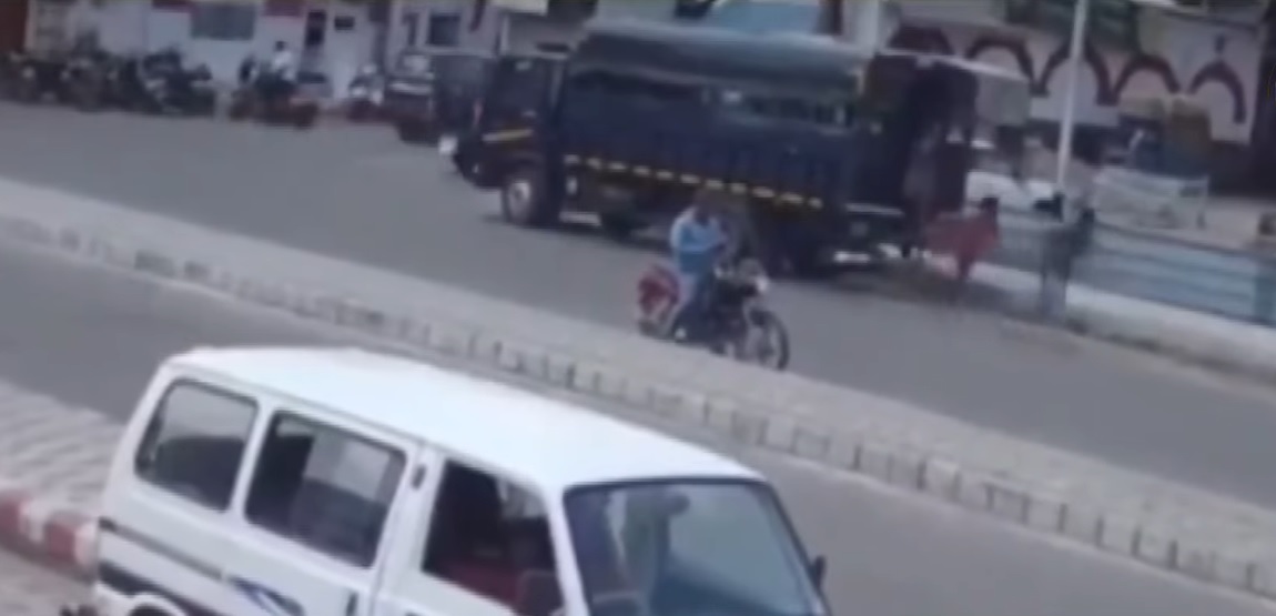 警察押送半途停车喝茶 3名囚犯趁机跳车逃跑