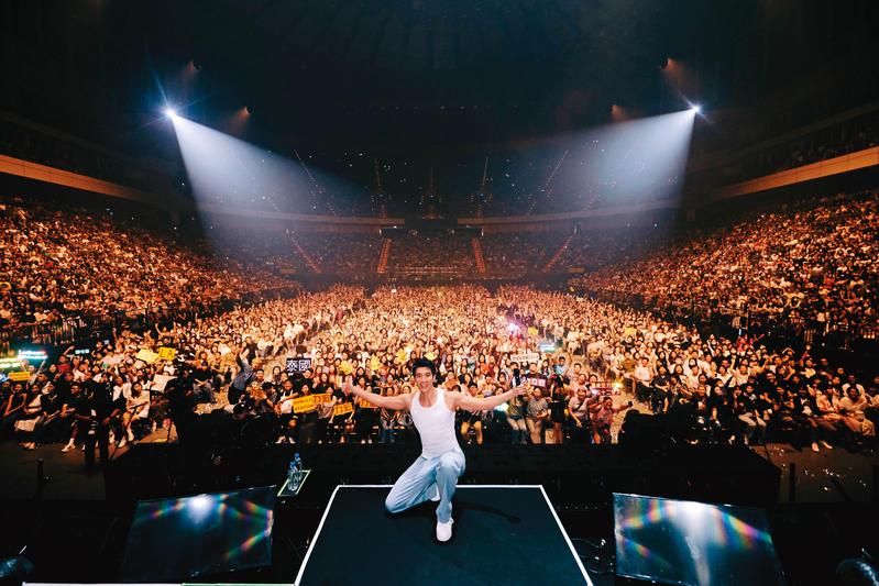 谷底重生|王力宏年饭只有老鼠陪 半夜惊醒泪湿床单