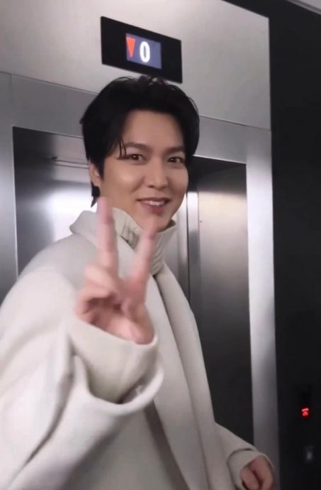 贴身同框耳语李敏镐 大马网红惹火男神粉丝