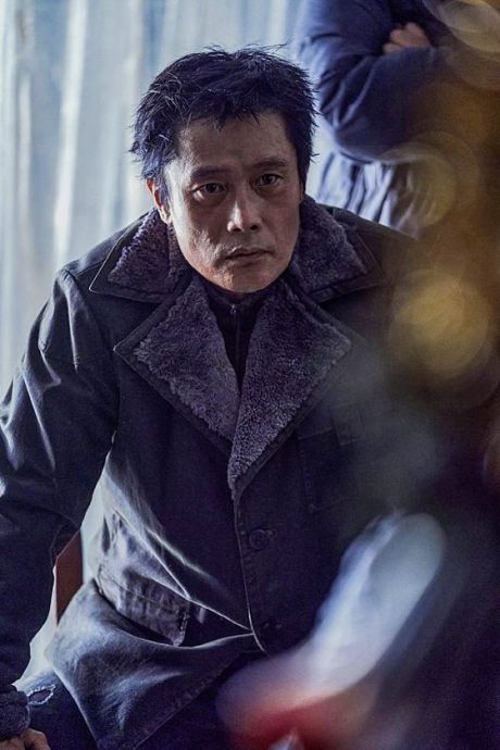 费比安/《乌托邦浩劫》平平无奇灾难片