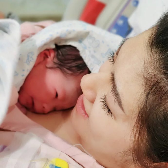 贾静雯恭喜Selina产子当妈 前夫阿中反应曝