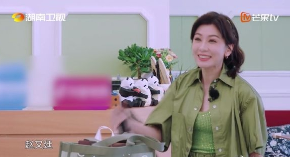 贾静雯罕见同框赵又廷 爆料他在家不做“这事”