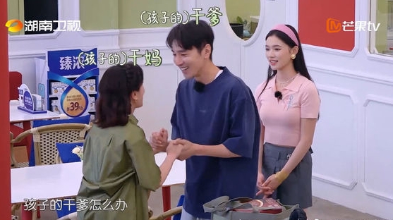 贾静雯罕见同框赵又廷 爆料他在家不做“这事”