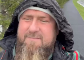 车臣领袖公开雨中散步片段 粉碎病危传闻