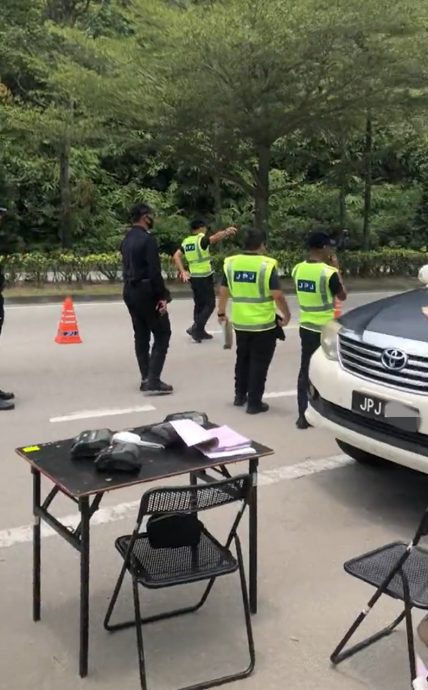 送餐员没钱还路税被批“不会存钱” 网红老师怼酸民:不是人人都做律师医生