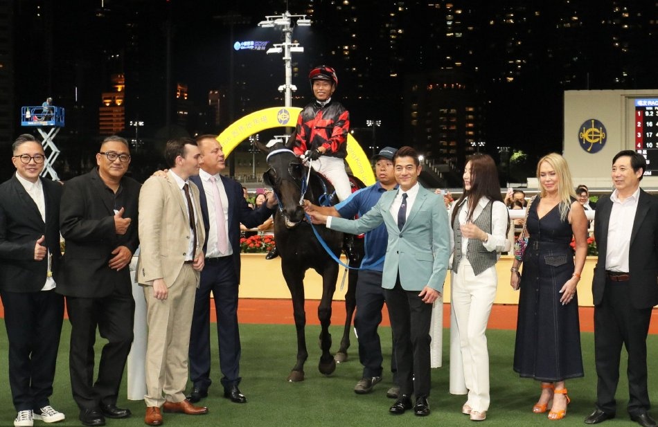 郭富城十指紧扣方媛入马场 新驹“著迷”和太太有关?