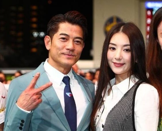 郭富城十指紧扣方媛入马场 新驹“著迷”和太太有关?