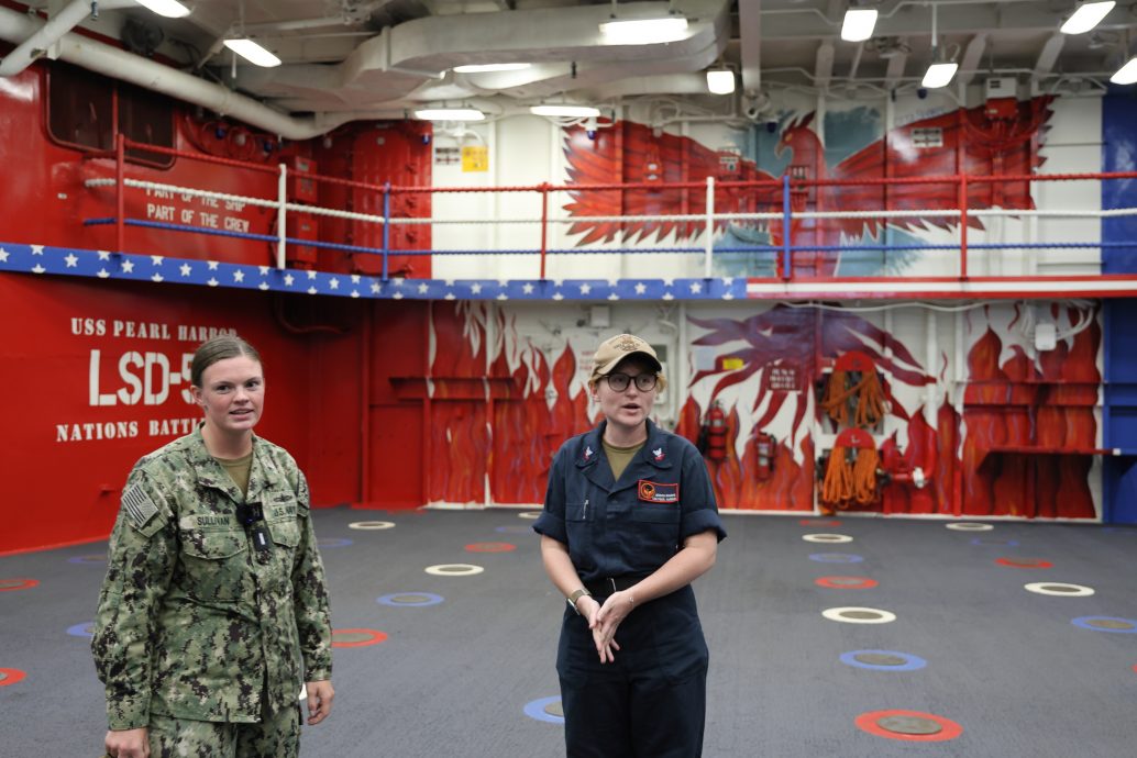 配合太平洋伙伴关系计划，美国海军珍珠港号抵关丹进行交流。