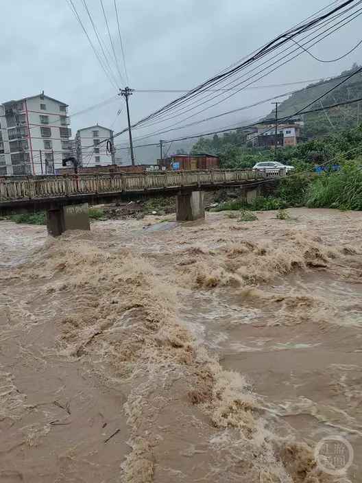 重庆巫山持续强降雨 酿35间房屋倒塌逾7600人受灾