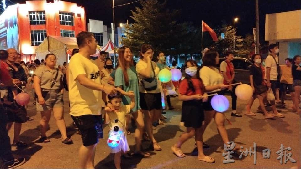 金宝团圆庆中秋 园游会逾千人参与