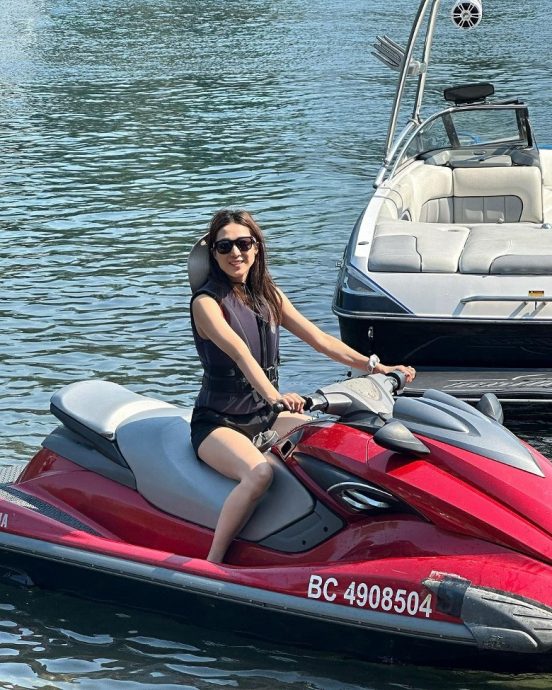 锺嘉欣一家五口出海游 网赞大女儿具华姐冠军相