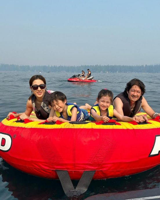 锺嘉欣一家五口出海游 网赞大女儿具华姐冠军相