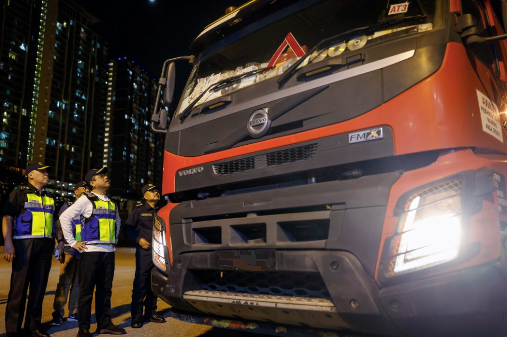 陆路交通局下周展开针对砂石罗里的大规模取缔行动