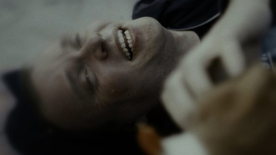 陈头头／《The Blind Man Who Did Not Want to See Titanic》看不见世界、看不见自己，但我看见你独居盲男