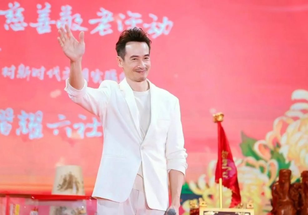 陈豪唱《岁月如歌》狂走音 网亏“唱成死亡航班”