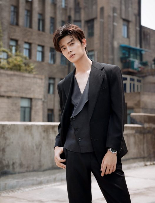 陷包养嫖娼出轨丑闻 成毅任嘉伦发声辟谣