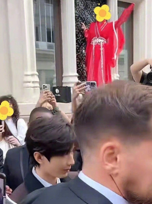 陷包养嫖娼出轨丑闻 成毅任嘉伦发声辟谣