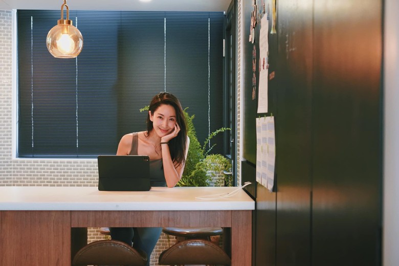 隋棠秀新家豪华装潢 称和老公最爱吧台