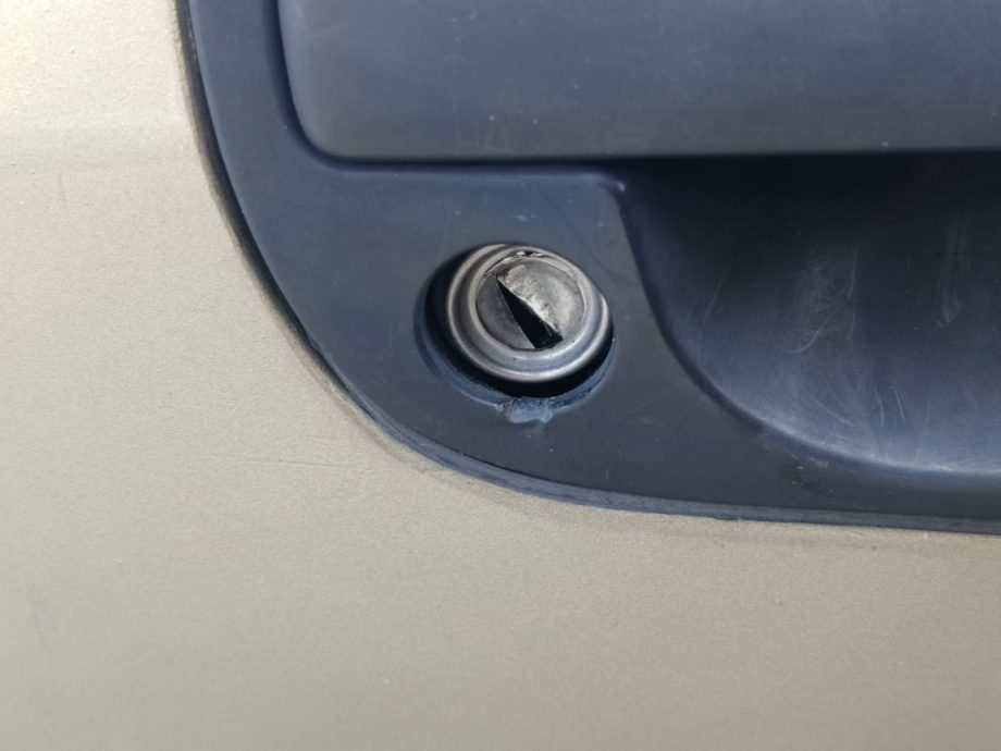 霹：版头／爆车镜和撬车锁贼人出没 警方：勿在车内留财物