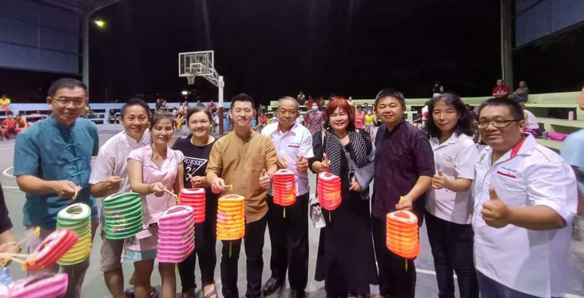 霹:版头/甘文阁新村中秋晚会 吸引约500人参加