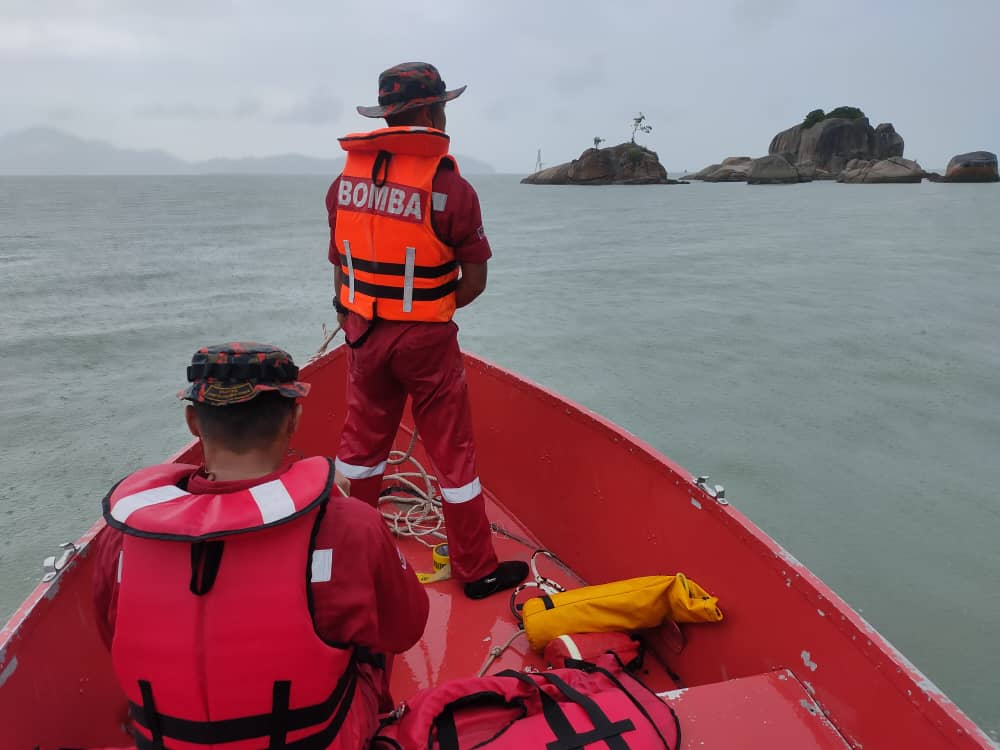 风雨影响搜寻工作 遭海浪卷走青年仍未寻获