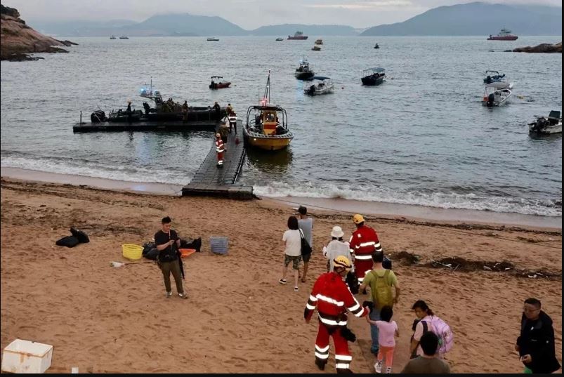 香港石澳因暴雨与世隔绝3天、200人撤离 还有千人受困