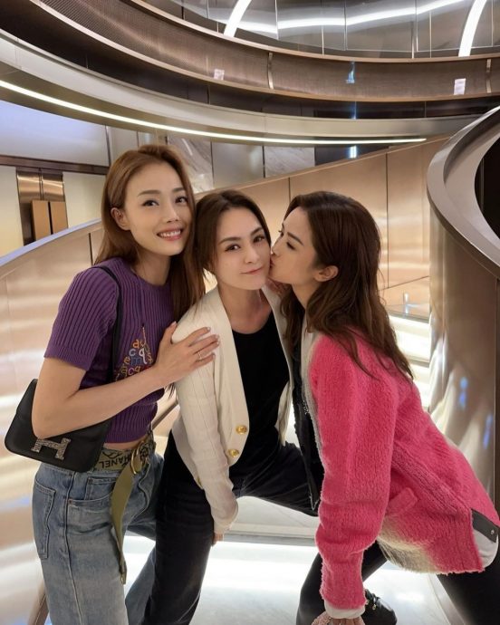 香港黑雨｜容祖儿暴雨驾车似驾船  水花溅至1米高