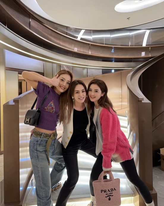 香港黑雨｜容祖儿暴雨驾车似驾船  水花溅至1米高