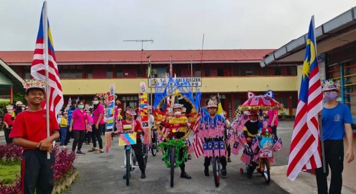 高拉雷华小系列活动庆国庆