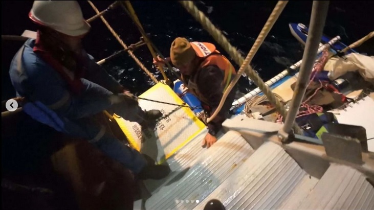 鲨鱼二度袭击俄探险船 2船员死里逃生