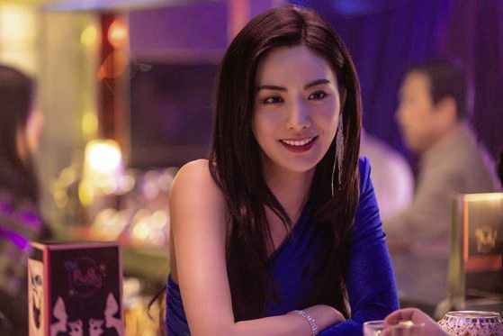 黎慧盈/《假面女郎》(Mask Girl)爱美天性下的自我迷失