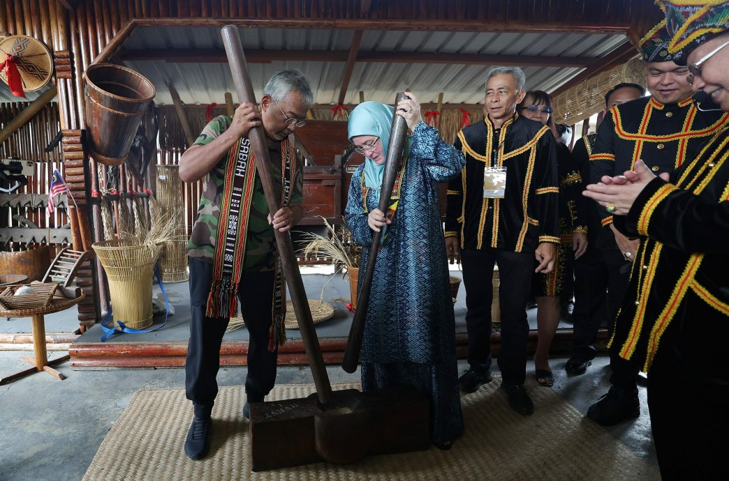 国家元首在KDCA体验迟来的沙巴丰收节气氛