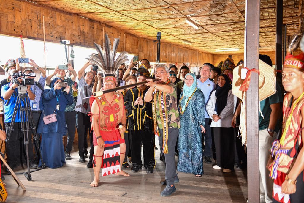 国家元首在KDCA体验迟来的沙巴丰收节气氛