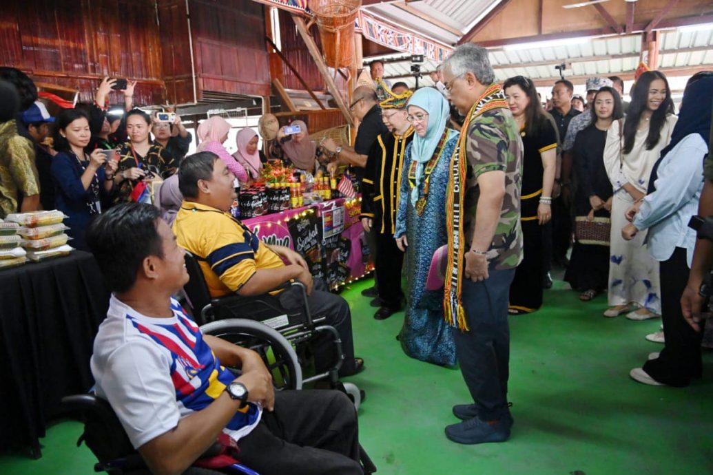 国家元首在KDCA体验迟来的沙巴丰收节气氛