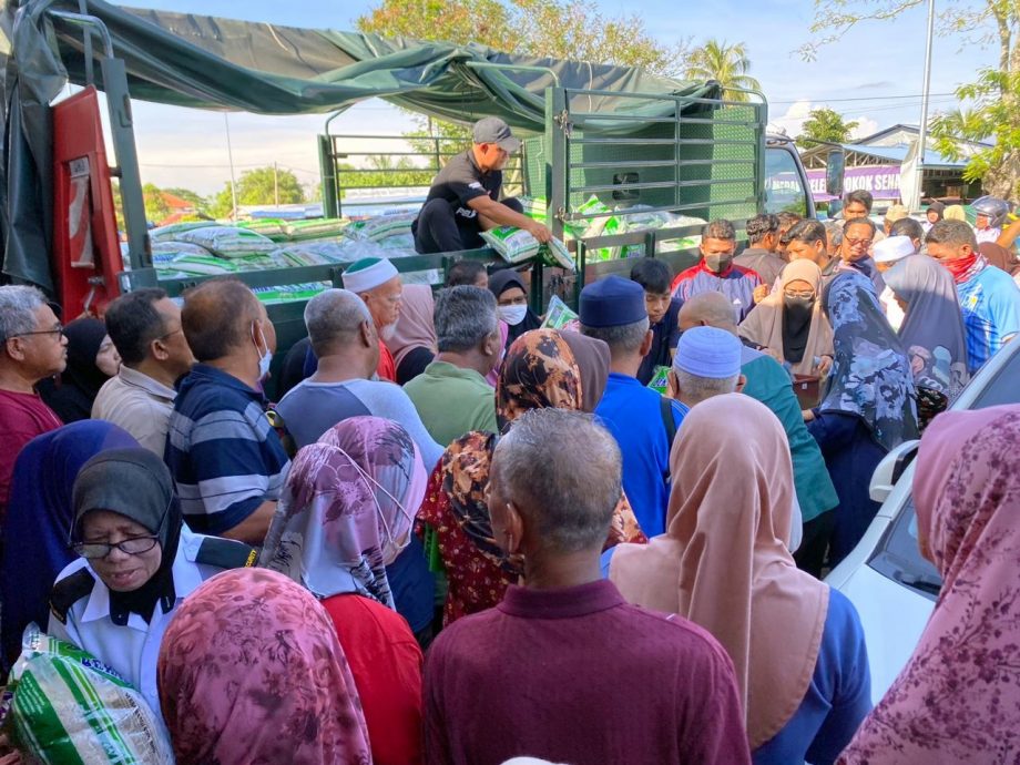 (全国版)莫哈末沙布:20%的稻田正在收割收成,预料本地白米供应将在未来一个月恢复稳定。