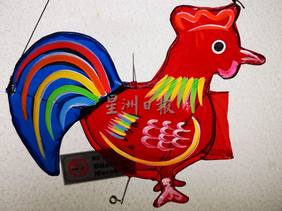 (古城封底主文)精巧、小孩提起来不感觉吃力 今年中秋节 7吋迷你十二生肖传统玻璃纸灯笼成新宠