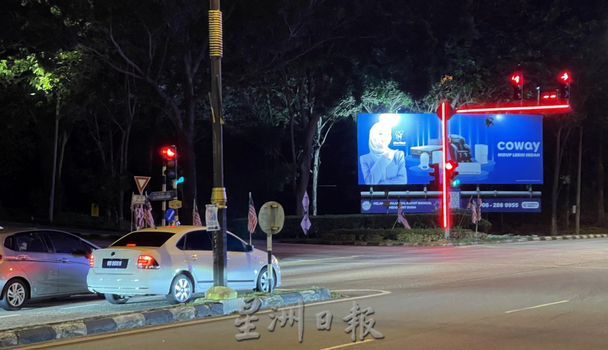 （古城封面主文）交通灯披LED新装随着变色·公众别再闯红灯了