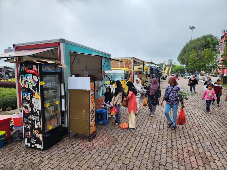 (古城封面主文)历史广场成为官方活动地点,市议会逐步美化及提升设施吸引更多人前往