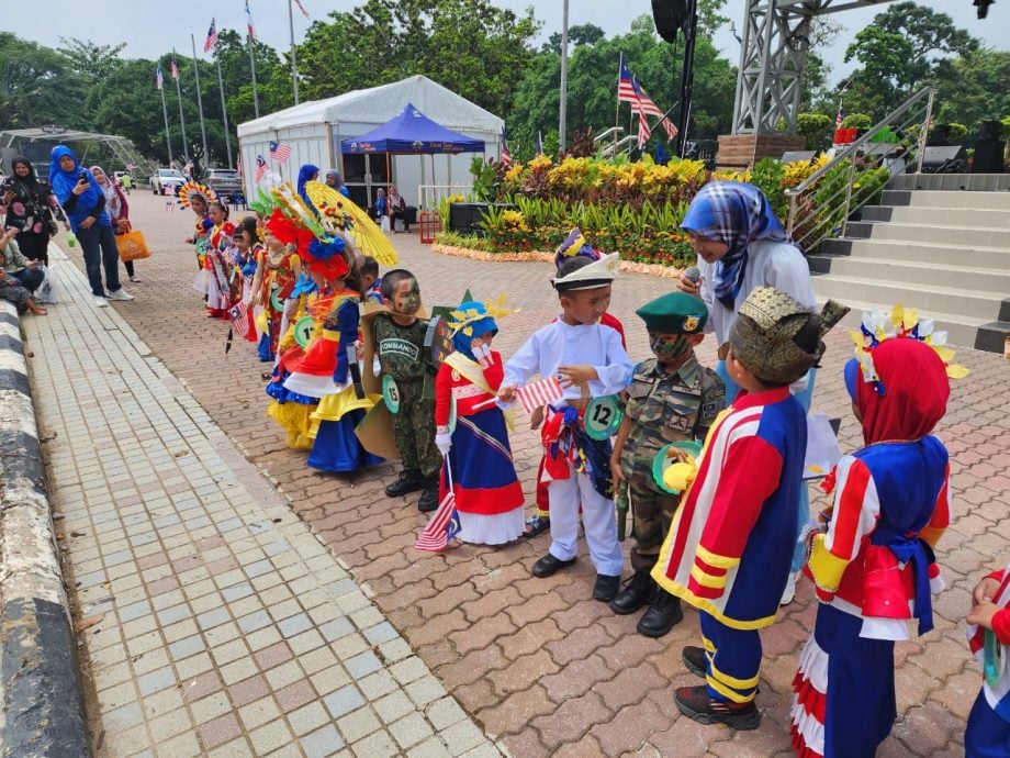 (古城封面主文)历史广场成为官方活动地点,市议会逐步美化及提升设施吸引更多人前往